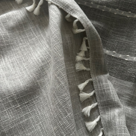 Gray and White Tassel Large Table cloth. - Picture 6 of 7